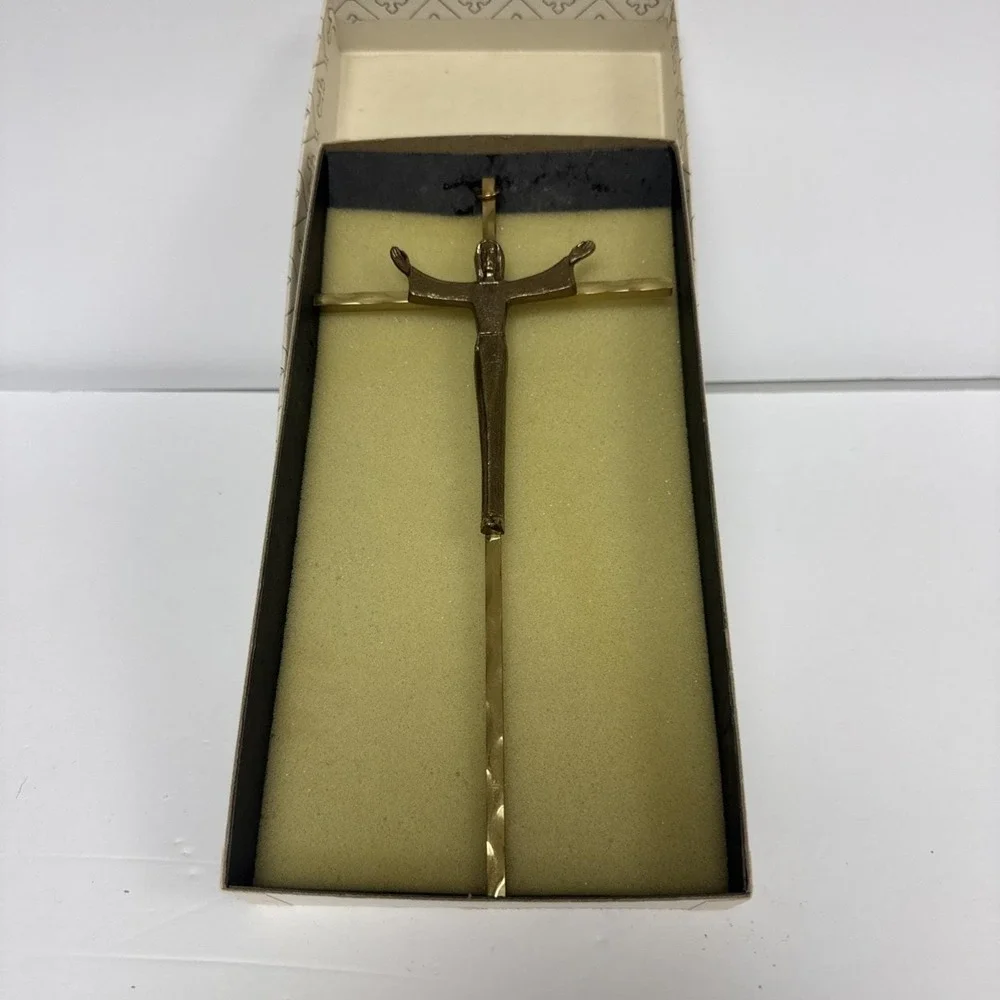Vintage bronze/brass cross crucifix with hanging hook 10